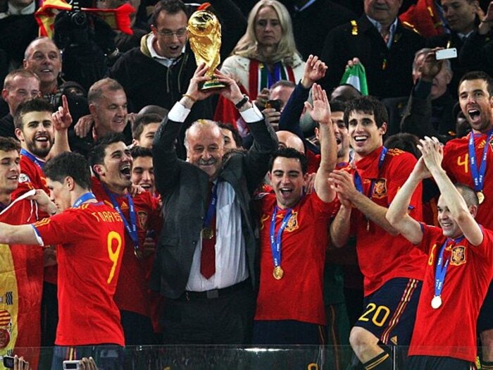 “ハンドボール”か“堅守速攻”か?南アW杯が示した2014年への新潮流。<Number Web> photograph by FIFA via Getty Images