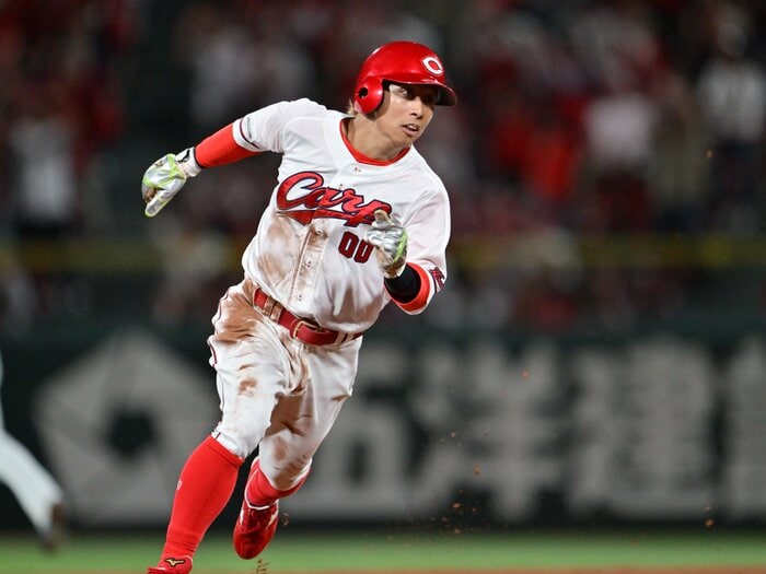「羽月にはすごい成長を感じる」広島・新井監督が激賞したとき羽月隆太郎はすでにゾンビたばこを…「野球しかしてこなかった」26歳が失ったもの＜Number Web＞ photograph by Hideki Sugiyama