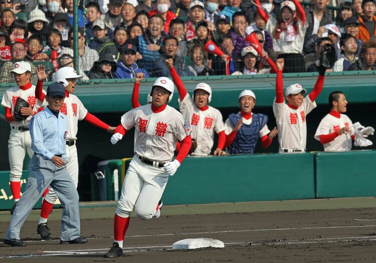 巨人・岡本和真の“飛ばし過ぎ”伝説「菓子折りを持ってよく謝りに…」恩師が期待する“3冠王”と驚いたゴールデン・グラブ賞（2／4） - プロ野球 -  Number Web - ナンバー