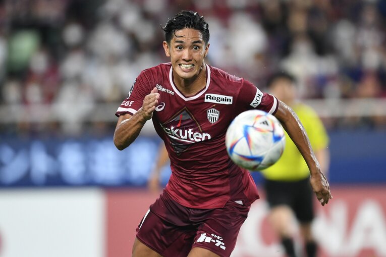 大迫勇也の“半端ないメンタル”が崖っぷちの神戸を蘇らせた…J1残留を争う激闘でカメラマンがとらえた決定的瞬間「PK蹴る気満々だ」(49)