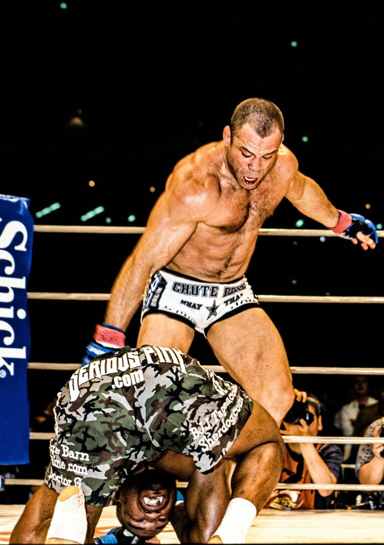 両者の初対決は1ラウンドTKOでシウバに軍配が上がった　©Susumu Nagao