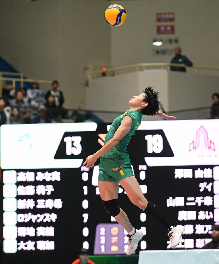 身長164センチながら最高到達点は驚異の3メートル2センチ　©︎SV.LEAGUE