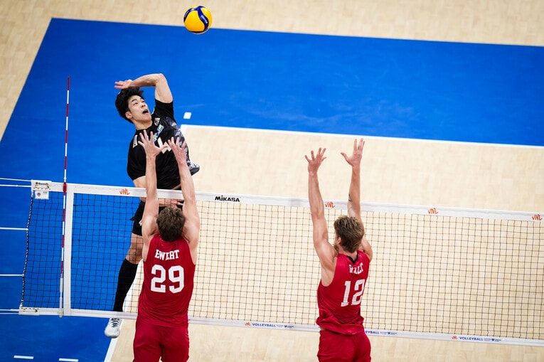 宮浦健人（VNLアメリカ戦）　©︎Volleyball World