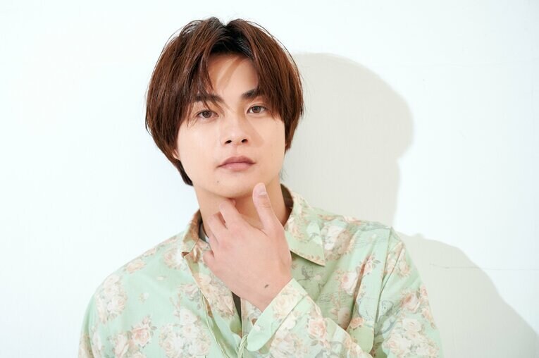 三笘の兄・俳優の結木滉星さん　©BUNGEISHUJU