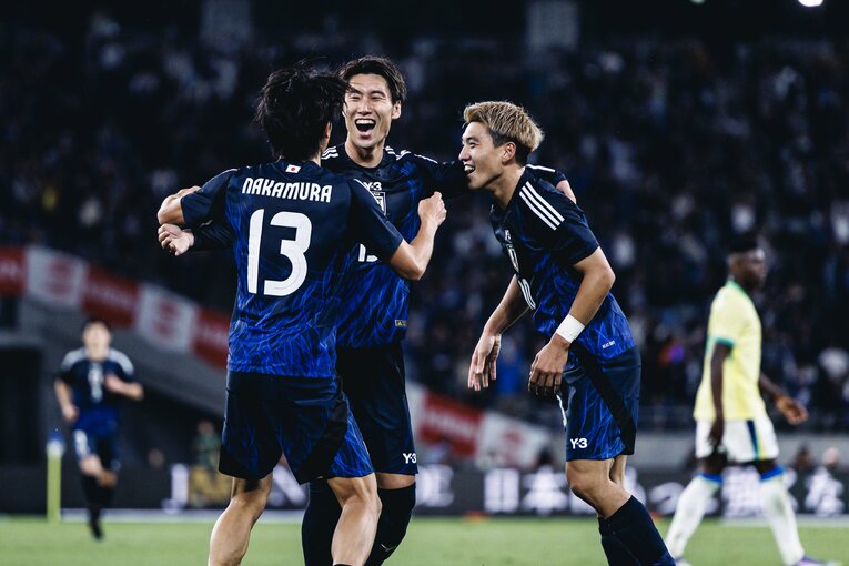 【計30枚超：“テレビに映らない”日本代表ブラジル戦歴史的初勝利】中村敬斗のゴールに鎌田、堂安も大喜び…写真はまだまだ続きます　©Kiichi Matsumoto