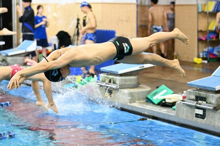 東大水泳部の練習風景　©Keiji Ishikawa