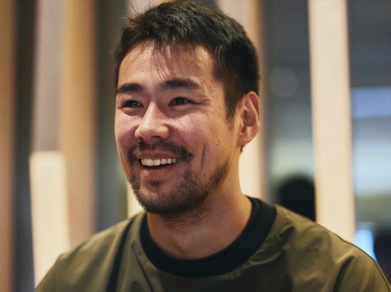 波乱万丈の人生を振り返る児玉さん　©︎Yuki Suenaga