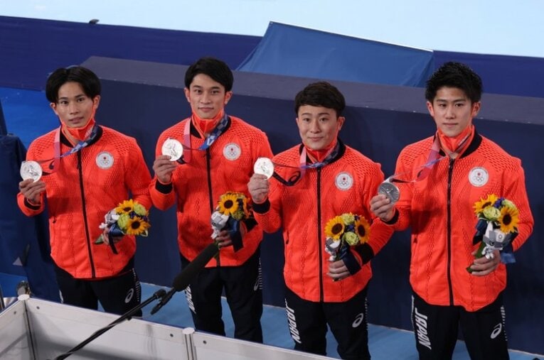 東京五輪で銀メダルを獲得した体操男子団体チーム。左から萱和磨、谷川航、北園丈琉、橋本大輝 ／ photograph by Shinya Mano／JMPA