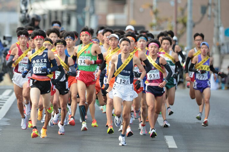昨年12月の全国高校駅伝。準優勝した大牟田高からの「集団転校」に高校駅伝界に衝撃が走ったが、かつての“経験者”はそれをどう受け止めたのか　©JIJI PRESS