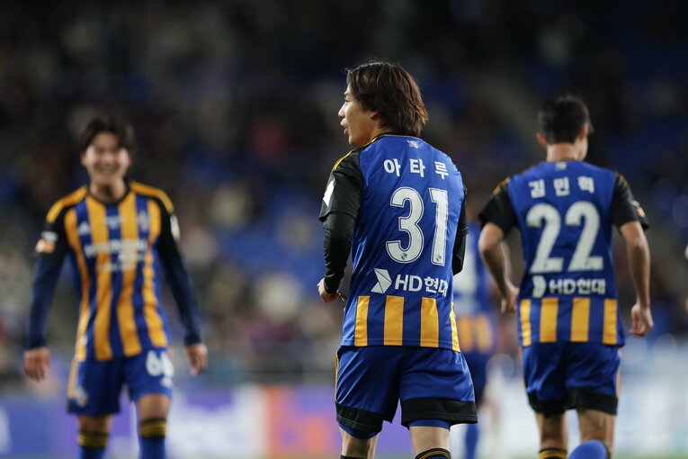 蔚山での江坂の背番号は31。Jリーグ時代同様、攻撃的MFとしてプレーする　©FA photos