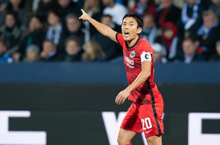 リーグ戦と並行してヨーロッパリーグを戦う今季のフランクフルト。快勝を収めたオリンピアコス戦では長谷部と鎌田が躍動した ／ photograph by Getty Images