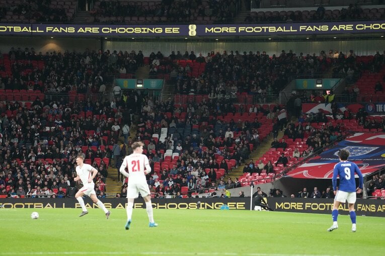 試合終盤、空席が目立ちだしたウェンブリー【スワイプするとその他の写真もご覧になれます】©Masashi Hara