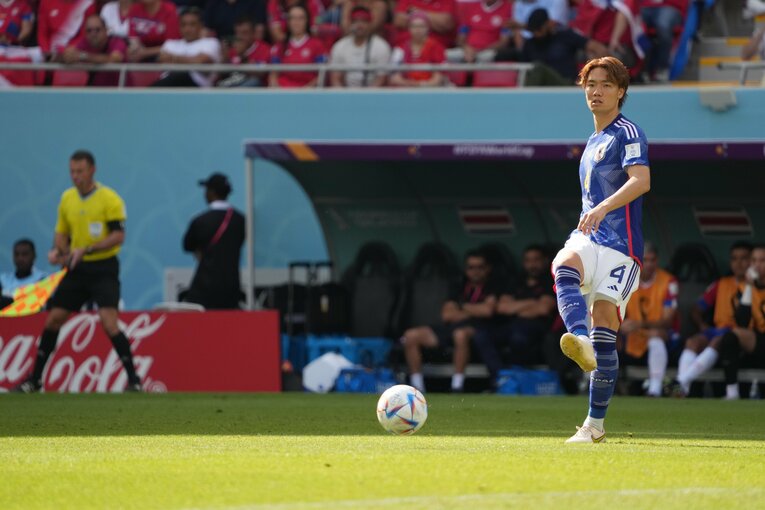 コスタリカの守備ブロックの手前で「ボールを持たされる」板倉滉　©Kaoru Watanabe/JMPA