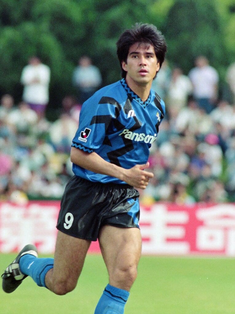 父・永島昭浩（1993年撮影、ガンバ大阪時代）　©Getty Images