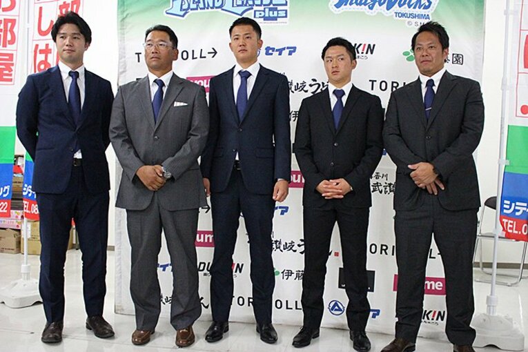 ドラフト会見密着！ 広島ドラ5・行木俊＆巨人育成・戸田懐生は安堵、指名漏れ3人は…独立L徳島の悲喜(5)