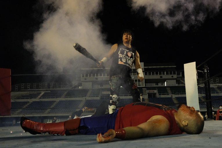 電流爆破デスマッチにて異色の対決を制した大仁田