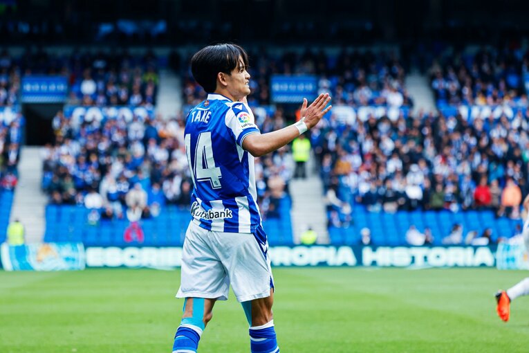 久保建英PK獲得＋シルバに絶妙アシストもドローに落胆　だが翌朝「クボ表紙の新聞」を持った地元のおじさんが…カメラマンは見た(67)