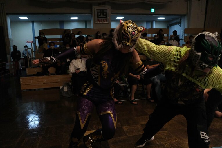 タイガー・クイーンを激怒させた“ヒール殺法”…乱入に凶器攻撃、待望のライバルは何でもありの“闇の軍団”？(61)