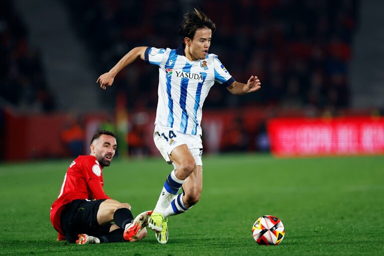 「みんなクボを気に入ってるんだ」傷心アジア杯から中2日スペイン復帰戦、久保建英は古巣の仲間に挨拶を…カメラマンが見た“気迫と品格”(7)