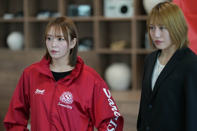 IWGP女子王座をめぐり運命的な出逢いとなったSareeeと朱里　©Essei Hara