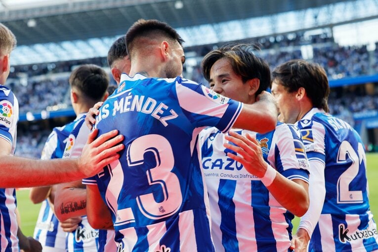 「TAKE 14」ユニ少年の期待に応えて…前髪イメチェン久保建英のW杯後ソシエダ初戦「ゴールへの気迫＋守備」を撮った〈写真多数〉(18)