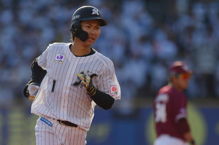 5月で23歳となるロッテ藤原恭大。勝負の1年と位置づけた今シーズンは開幕戦から好調を維持し、近藤健介（ソフトバンク）に次ぐリーグ2位の打率.326を記録している（4月17日時点） ／ photograph by Sankei Shimbun