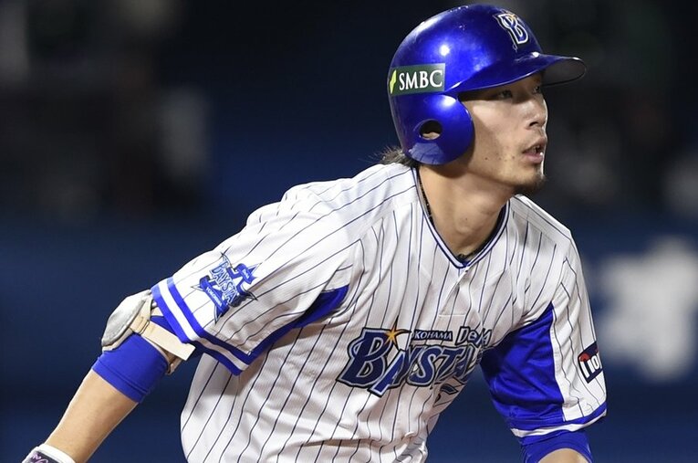 昨年、横浜DeNAベイスターズから戦力外通告を受けた倉本寿彦、32歳。在籍8年間をNumberWebの取材で振り返ってもらった ／ photograph by Naoya Sanuki