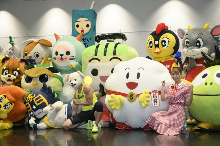 お互いの奮闘を称え合った　©Hirofumi Kamaya