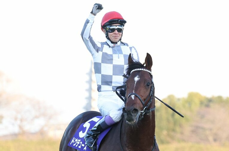 有馬記念を制したドウデュースと武豊。千両役者がクリスマスイブの中山競馬場で劇的な復活を遂げた ／ photograph by JIJI PRESS