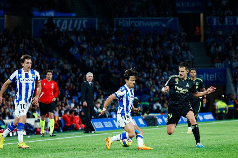 「久保建英がスペイン紙の一面に！」子供サポ「タケが決めるよ」予言通りマドリーを圧倒“ソシエダの熱狂”は翌日も…カメラマンは見た(96)