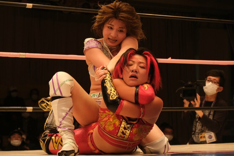 水着グラビアも披露のアイドル路線から急転換…素顔は“オラオラ”、スターダムのベルトも獲得した岩田美香の渇望「総合格闘技かキックにも」(110)