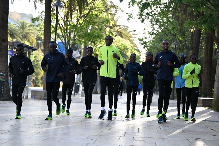 「META：Time：Trials」を前に、マラガの街で調整をする選手たち　©️Naoya Sanuki