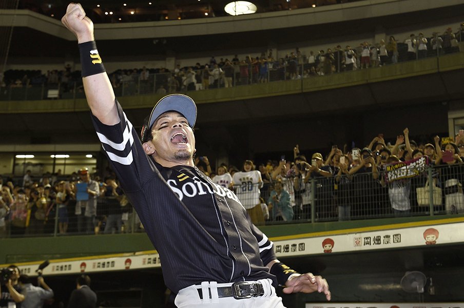 4月29日は日本全国“熱男の日”!?松田宣浩が絶叫に込めた元気の魂。<Number Web> photograph by Kyodo News
