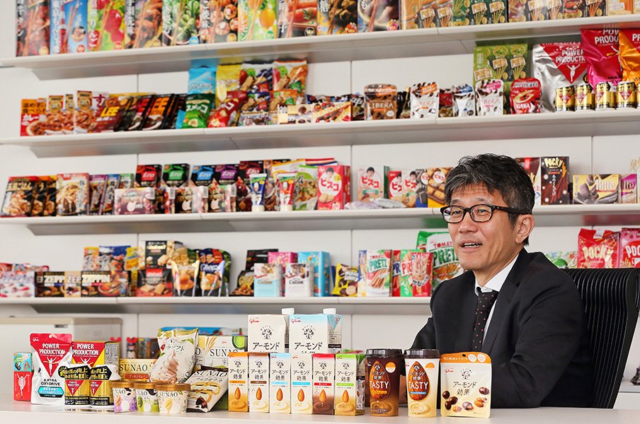 江崎グリコさんに聞く「おいしく食べて腹凹って可能ですか?」<Number Web> photograph by Shigeki Yamamoto