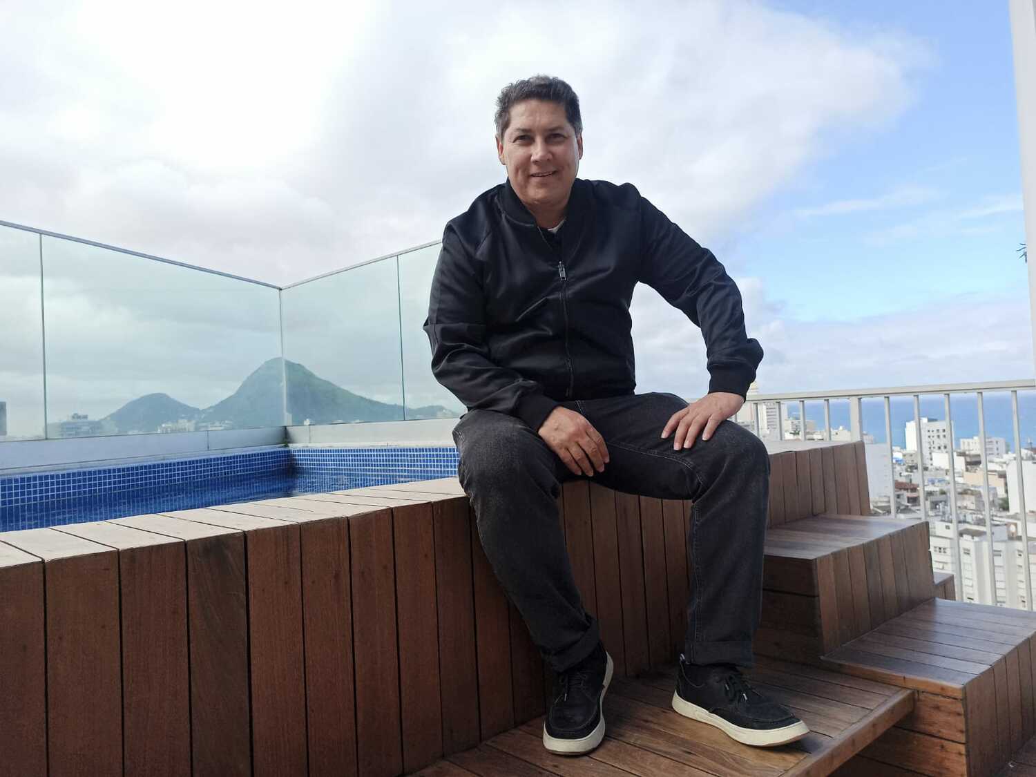 リオの高級住宅地レブロンの自宅（10階建てアパートの最上階）で　©Hiroaki Sawada