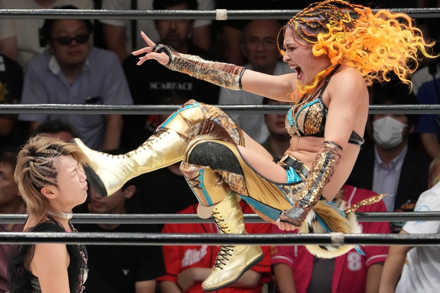 ジュリアのキックが桜井麻衣の顔面にヒットした瞬間　©Masashi Hara