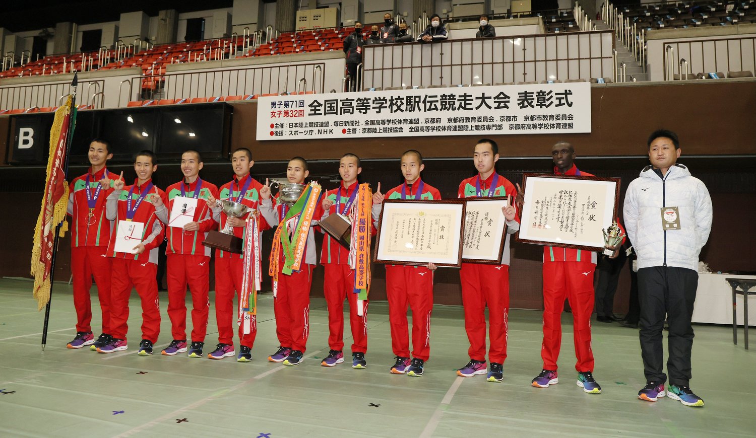 今年の高校駅伝は男女とも、世羅高校が制した　©JIJI PRESS