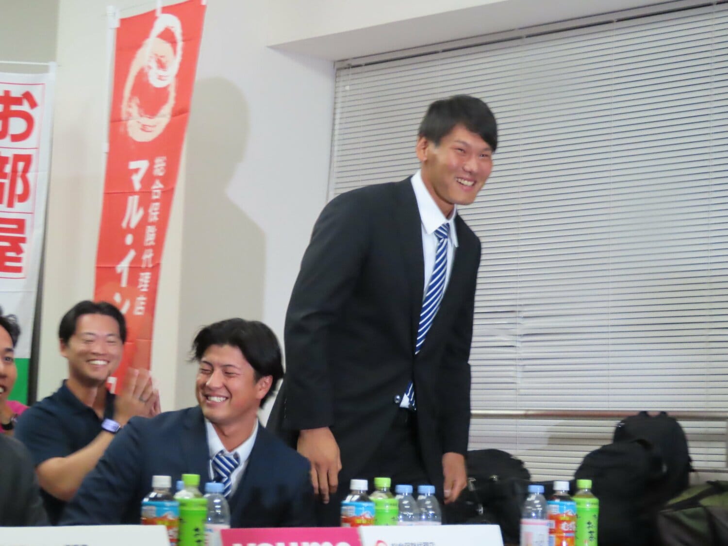 驚きの表情の安藤 ©Kou Hiroo