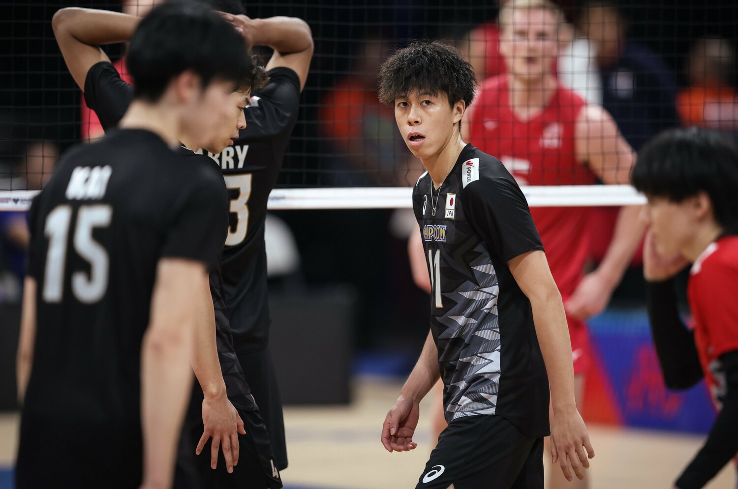 アピールを続けた富田将馬。“13番目の選手”としてサポートを誓った　©︎Takahisa Hirano