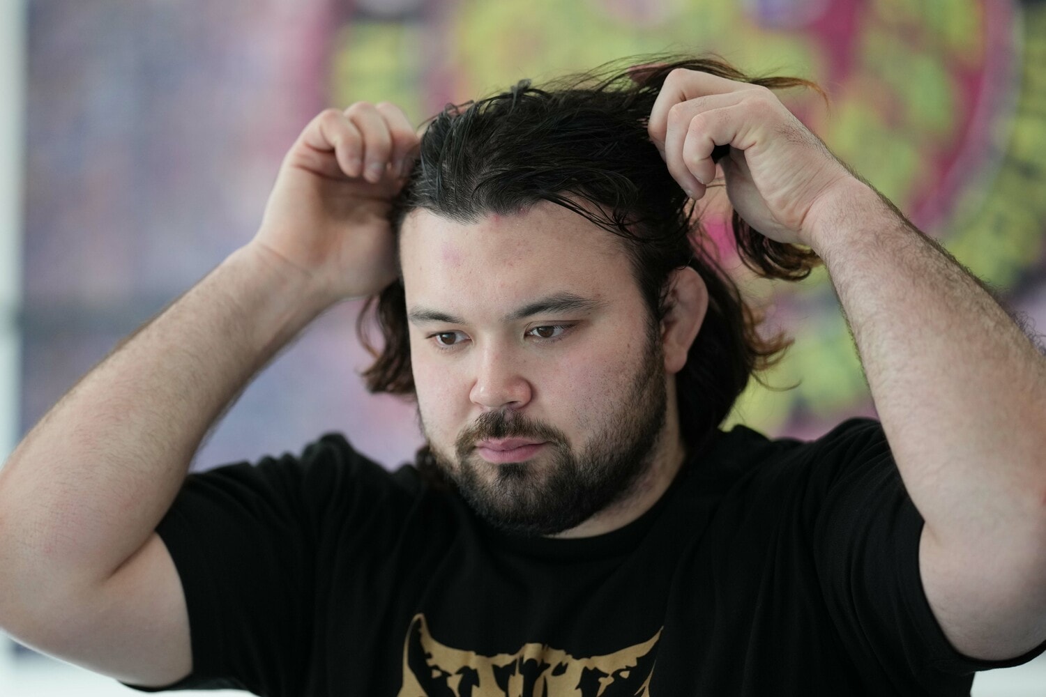 ウルフアロンはこの髪を短く刈るのだろうか? ©Essei Hara