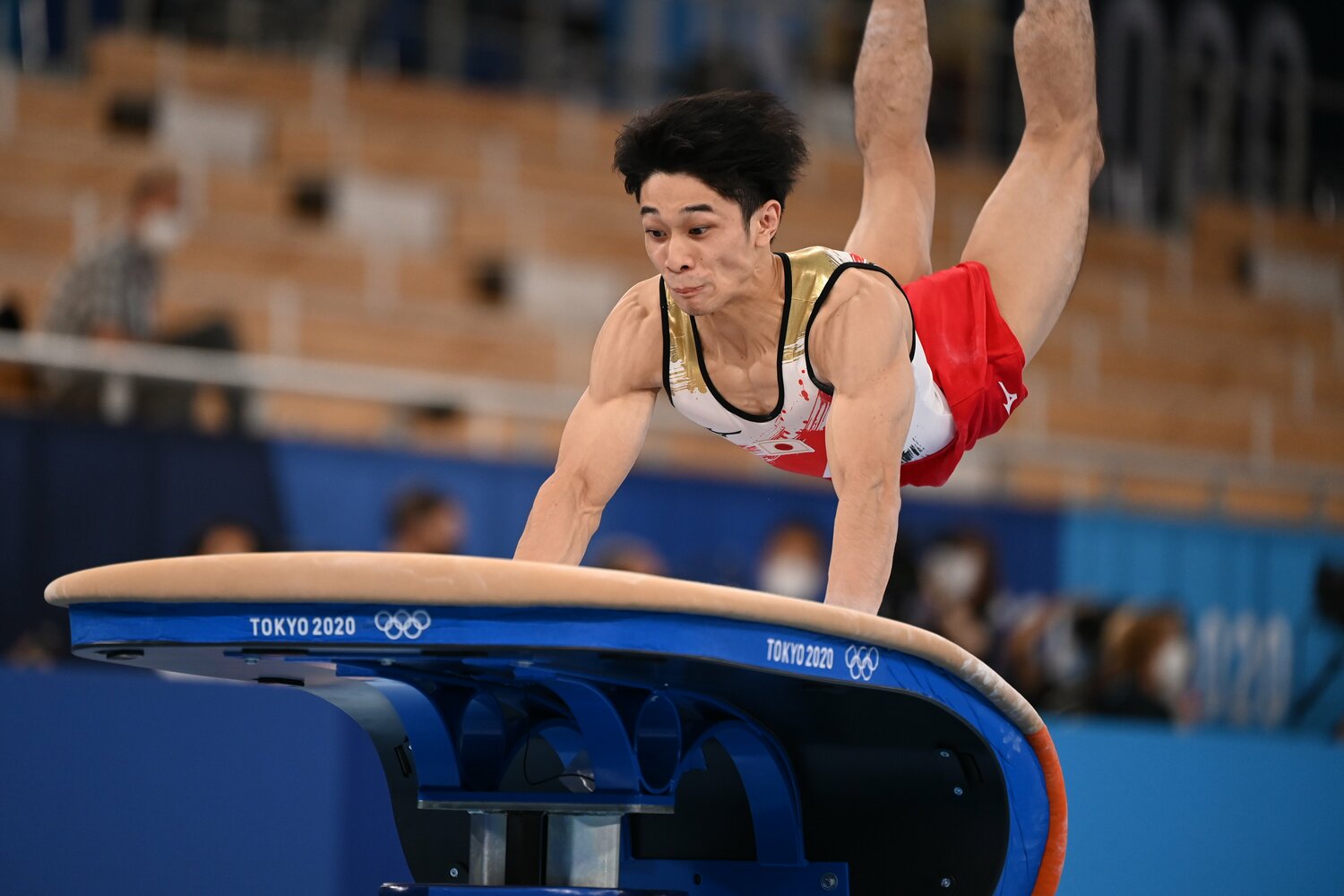 団体決勝の跳馬で大技を成功させた谷川航 ©Naoya Sanuki／JMPA