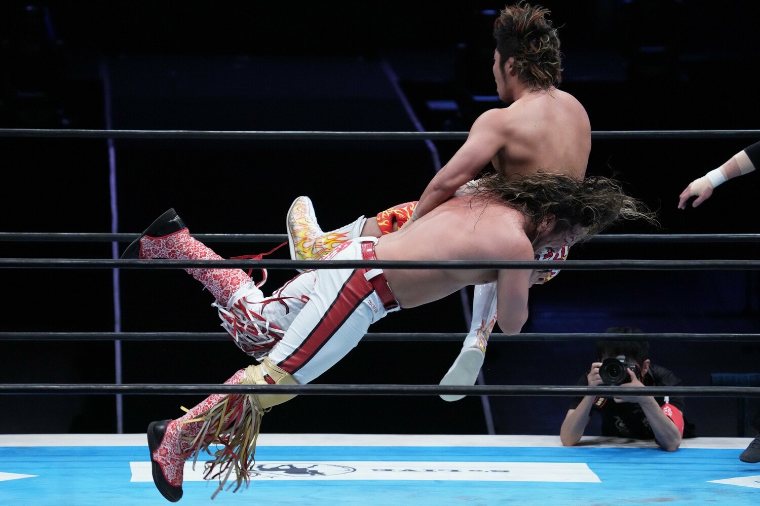 フィニッシュとなった辻陽太の豪快なジーンブラスター　©Essei Hara