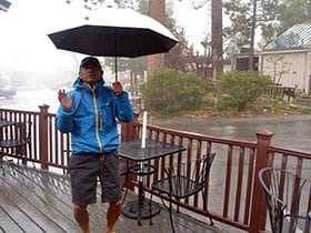 急な雨には熟練のGOKUさんも「参ったな」。