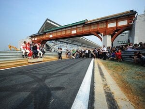 コースはあるけど……施設は未完成。主催者の謝罪で始まったF1韓国GP。