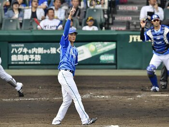 DeNA投手陣の救世主候補は19歳。阪口皓亮のピッチングは“風”だ。＜Number Web＞ photograph by Kyodo News
