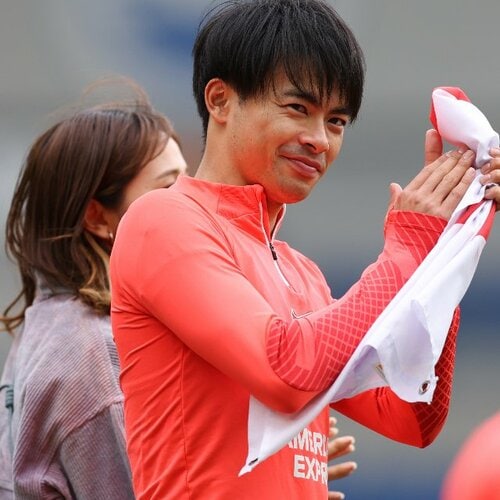 "Rất có thể nó sẽ được đăng trên một bài báo..." Ngày mà chàng trai nhút nhát 26 tuổi Kaoru Mitoma lần đầu tiên nói về vợ mình, Clear... Trong một cuộc phỏng vấn kéo dài khoảng 8 phút, Mitoma đã khiến các phóng viên địa phương cười đến bốn lần - Giải Ngoại hạng Anh - Số Web - Số