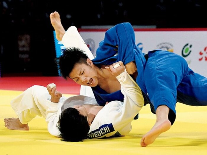 日本柔道の新エースへ。阿部一二三の見せた覚醒。~19歳は、試合前にめいっぱい息を吸う~<Number Web> photograph by KYODO