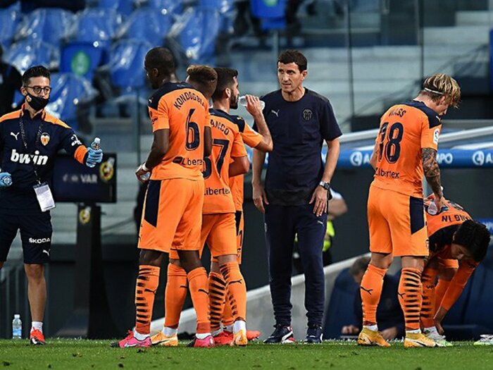 無能無策オーナーと会長に新監督と選手の不満大爆発！　バレンシアが空中分解寸前か＜Number Web＞ photograph by Getty Images