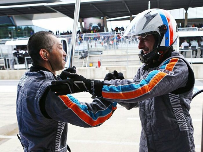 F1撤退マノーと日本人メカニック。「信頼関係」を最後まで貫いた男気。＜Number Web＞ photograph by Manor