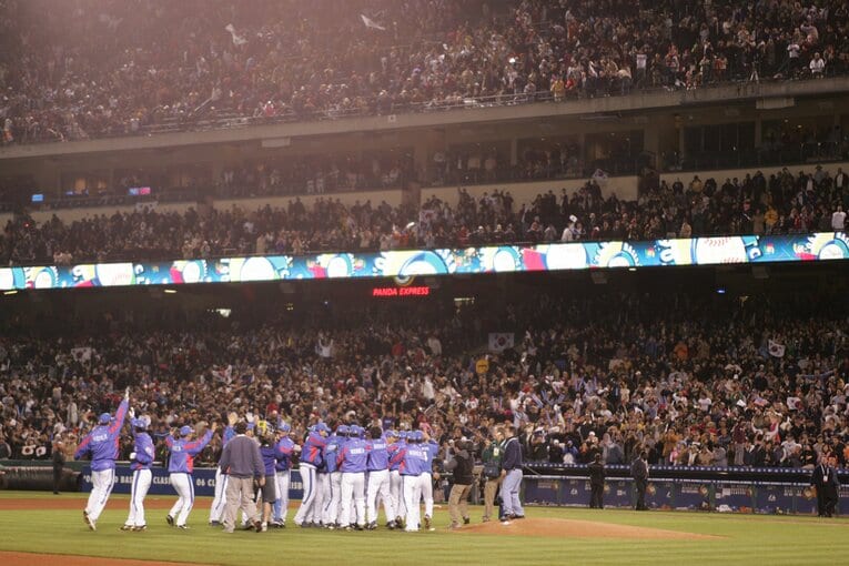 大歓喜の韓国選手たち　©Naoya Sanuki